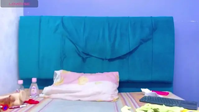 andrealopezcm101 online show from 04/17/26, 12:24