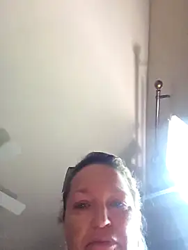 Snapshot of Calimarina chatting on 11/05/25, 05:24 Calimarina online show from 11/05/25, 05:24