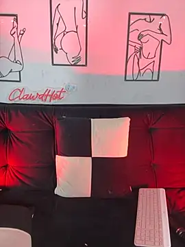 Clawd hot online show from 11/24/25, 01:44