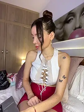 nicolleferragamo online show from 11/12/25, 02:23