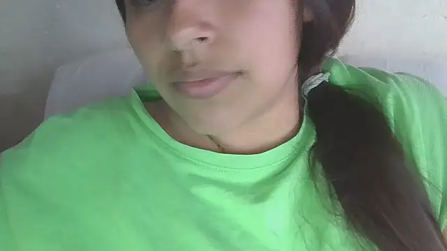 Snapshot of zairabreze chatting on 12/15/25, 09:30 zairabreze online show from 12/15/25, 09:30