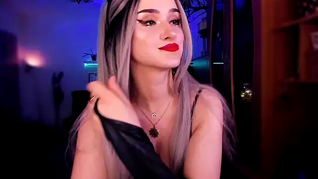 Snapshot of MistressJolie chatting on 12/22/24, 04:50 MistressJolie online show from 12/22/24, 04:50