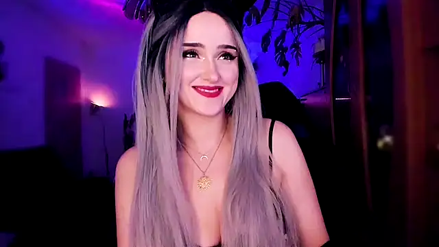 Snapshot of MistressJolie chatting on 12/22/24, 07:54 MistressJolie online show from 12/22/24, 07:54