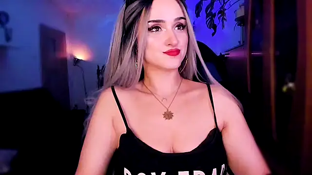 Snapshot of MistressJolie chatting on 12/22/24, 03:22 MistressJolie online show from 12/22/24, 03:22