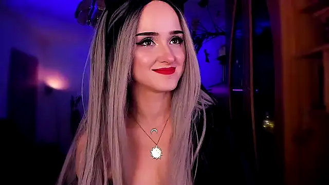 Snapshot of MistressJolie chatting on 01/10/25, 04:44 MistressJolie online show from 01/10/25, 04:44