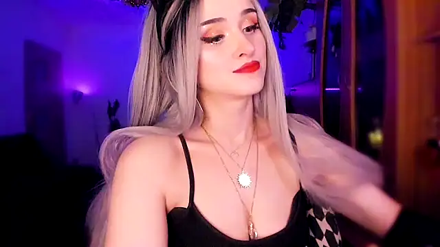 Snapshot of MistressJolie chatting on 01/31/25, 06:02 MistressJolie online show from 01/31/25, 06:02