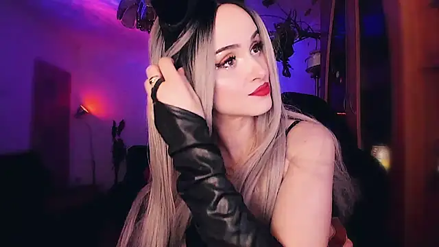 Snapshot of MistressJolie chatting on 02/20/25, 04:28 MistressJolie online show from 02/20/25, 04:28