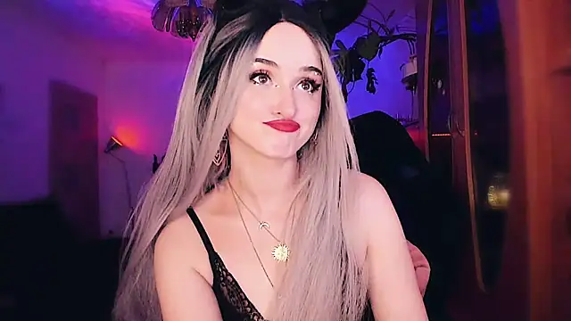 Snapshot of MistressJolie chatting on 02/25/25, 04:35 MistressJolie online show from 02/25/25, 04:35