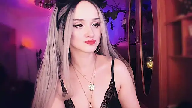 Snapshot of MistressJolie chatting on 03/01/25, 12:50 MistressJolie online show from 03/01/25, 12:50