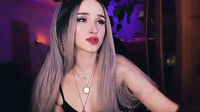 Snapshot of MistressJolie chatting on 03/11/25, 02:54 MistressJolie online show from 03/11/25, 02:54