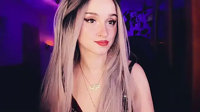 Snapshot of MistressJolie chatting on 09/12/25, 03:17 MistressJolie online show from 09/12/25, 03:17