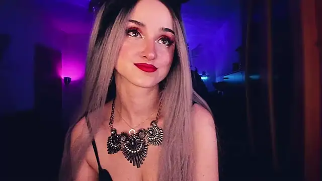 Snapshot of MistressJolie chatting on 11/11/25, 05:46 MistressJolie online show from 11/11/25, 05:46