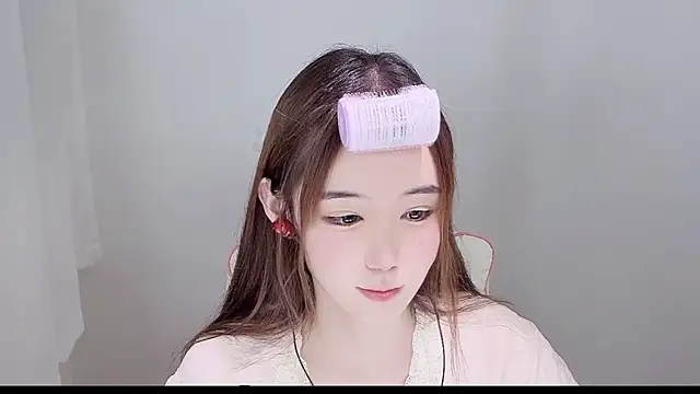 Snapshot of Xiao-runbao chatting on 10/01/25, 01:39 Xiao-runbao online show from 10/01/25, 01:39