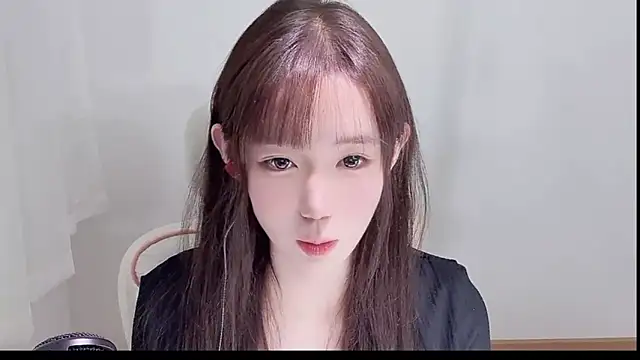 Snapshot of Xiao-runbao chatting on 10/16/25, 12:39 Xiao-runbao online show from 10/16/25, 12:39