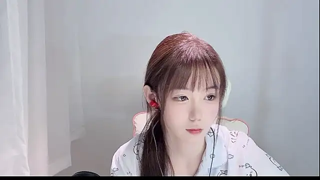 Snapshot of Xiao-runbao chatting on 10/17/25, 02:30 Xiao-runbao online show from 10/17/25, 02:30