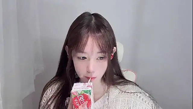 Snapshot of Xiao-runbao chatting on 10/19/25, 01:45 Xiao-runbao online show from 10/19/25, 01:45