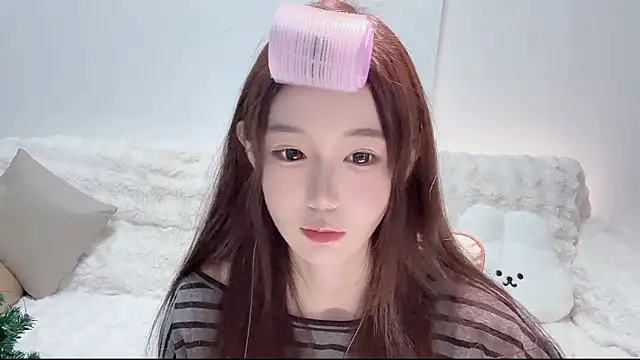 Snapshot of Xiao-runbao chatting on 11/03/25, 10:05 Xiao-runbao online show from 11/03/25, 10:05