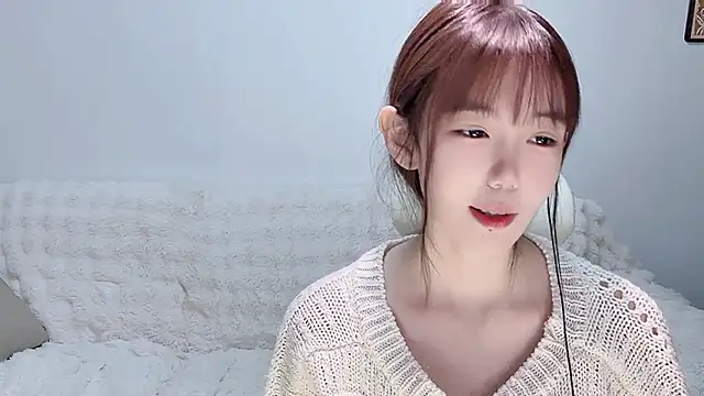 Snapshot of Xiao-runbao chatting on 12/04/25, 05:10 Xiao-runbao online show from 12/04/25, 05:10