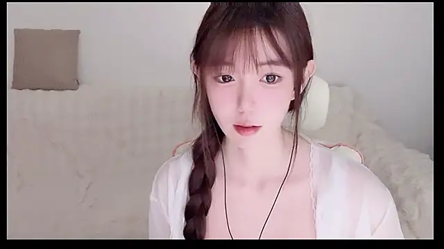 Snapshot of Xiao-runbao chatting on 12/17/25, 01:06 Xiao-runbao online show from 12/17/25, 01:06