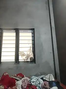 kute-00 online show from 12/23/25, 01:47