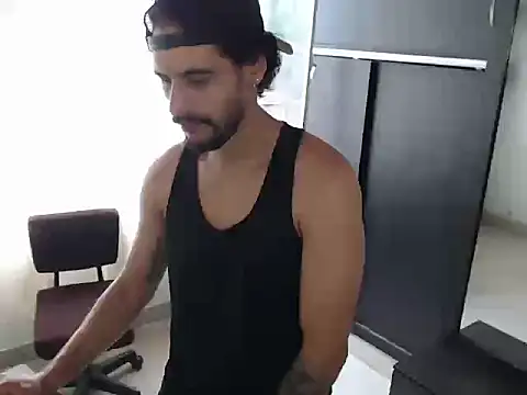 Snapshot of mochakkdj chatting on 12/21/25, 02:46 mochakkdj online show from 12/21/25, 02:46