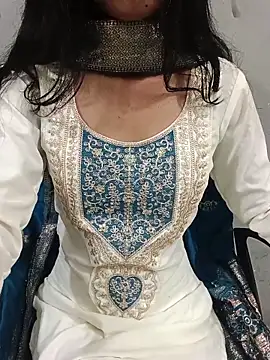Daizy Shah online show from 05/16/26, 02:38
