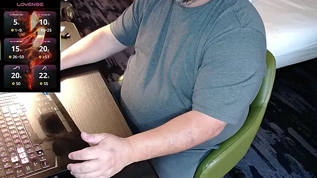 Snapshot of big_teddy98 chatting on 10/11/25, 06:06 big teddy98 online show from 10/11/25, 06:06