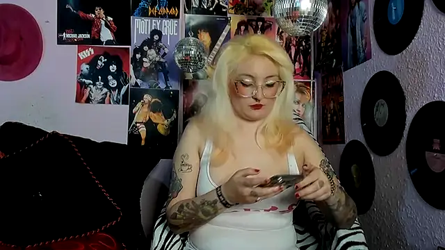 Avril Maria online show from 05/19/26, 06:25