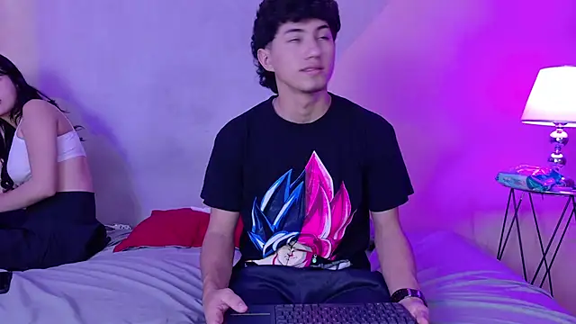 Snapshot of Laura_and_Kevin chatting on 09/11/25, 01:33 Laura and Kevin online show from 09/11/25, 01:33