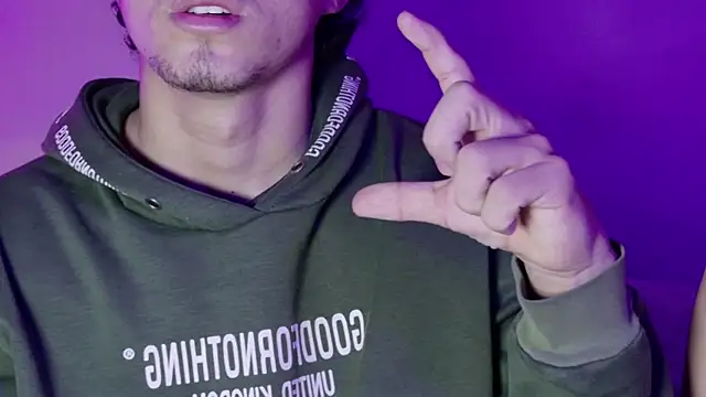 Snapshot of Laura_and_Kevin chatting on 09/19/25, 02:07 Laura and Kevin online show from 09/19/25, 02:07