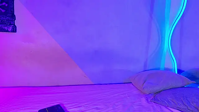 Snapshot of Laura_and_Kevin chatting on 10/03/25, 02:36 Laura and Kevin online show from 10/03/25, 02:36