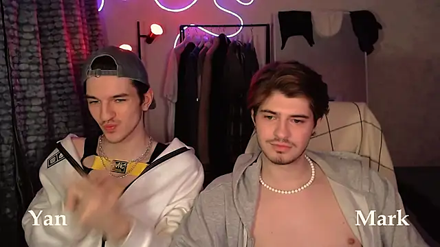 Snapshot of itsyanbb chatting on 11/08/25, 03:45 itsyanbb online show from 11/08/25, 03:45