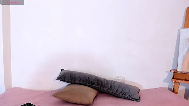 Lia Rousse0 online show from 10/08/25, 07:11