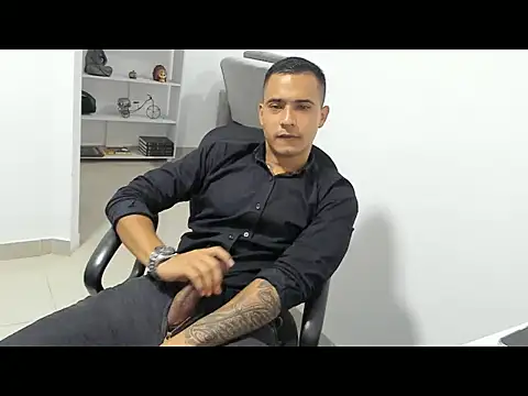 AndrewGmz online show from 11/13/25, 02:21