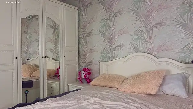 Snapshot of Avyrium chatting on 09/08/25, 07:13 Avyrium online show from 09/08/25, 07:13