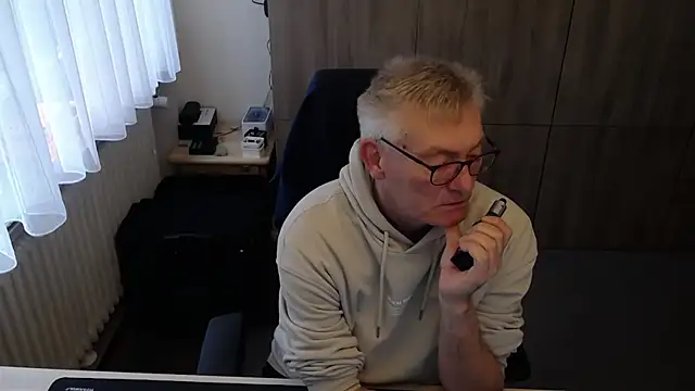 Snapshot of randyandy67 chatting on 11/18/25, 08:19 randyandy67 online show from 11/18/25, 08:19