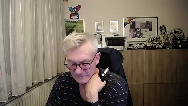 Snapshot of randyandy67 chatting on 11/23/25, 10:20 randyandy67 online show from 11/23/25, 10:20