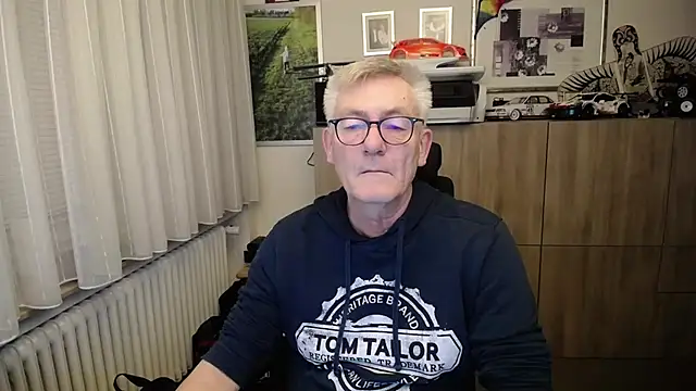 Snapshot of randyandy67 chatting on 11/27/25, 06:37 randyandy67 online show from 11/27/25, 06:37