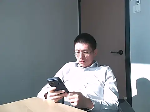 miniyellower online show from 11/19/25, 02:55