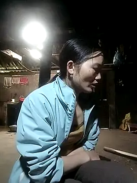 ngan-cute online show from 10/31/25, 04:02