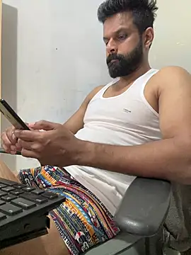 Vineeth3906 online show from 04/08/26, 02:39