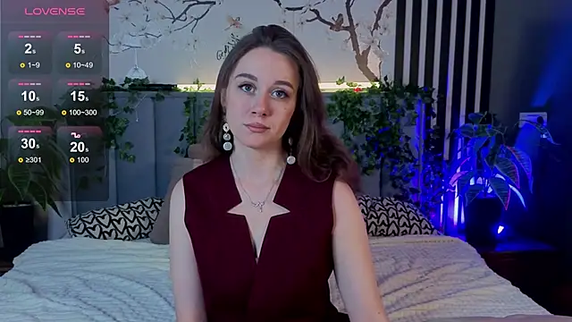 Snapshot of SkyHelen chatting on 11/17/25, 04:18 SkyHelen online show from 11/17/25, 04:18