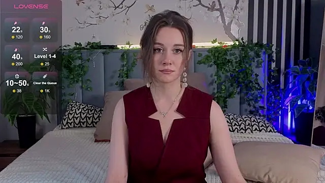 Snapshot of SkyHelen chatting on 11/18/25, 04:28 SkyHelen online show from 11/18/25, 04:28