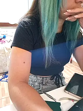 euahotmarii20 online show from 10/15/25, 11:21