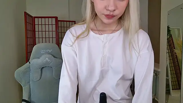 Snapshot of NyxBlonde chatting on 11/26/25, 01:34 NyxBlonde online show from 11/26/25, 01:34