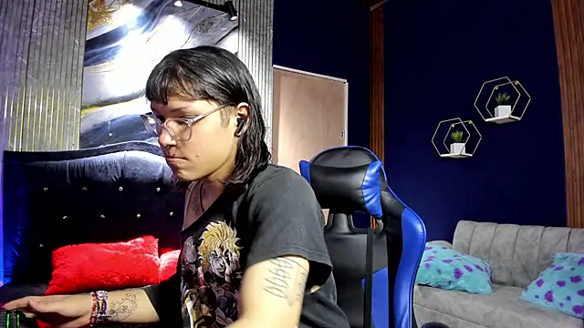 Snapshot of christina_vamp1 chatting on 10/30/25, 07:47 christina vamp1 online show from 10/30/25, 07:47