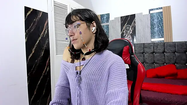 Snapshot of christina_vamp1 chatting on 11/27/25, 01:35 christina vamp1 online show from 11/27/25, 01:35