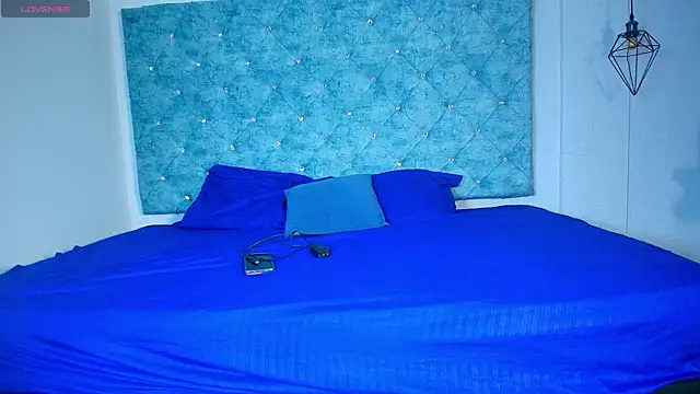 novaa snow online show from 09/13/25, 02:39