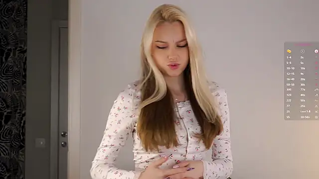 Snapshot of CherieSprinzl chatting on 10/12/25, 06:45 CherieSprinzl online show from 10/12/25, 06:45