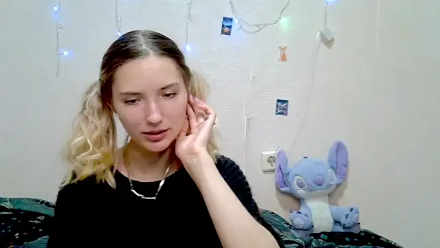 Snapshot of _kikiclark__ chatting on 09/24/25, 08:45 kikiclark online show from 09/24/25, 08:45